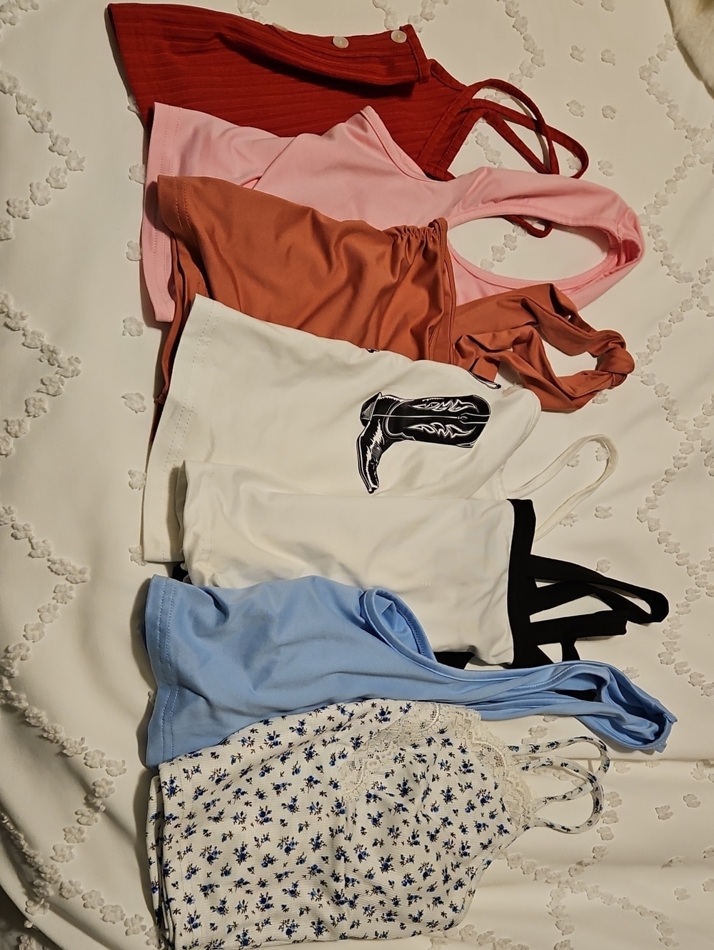 7 Cropped Tanks Sz Medium